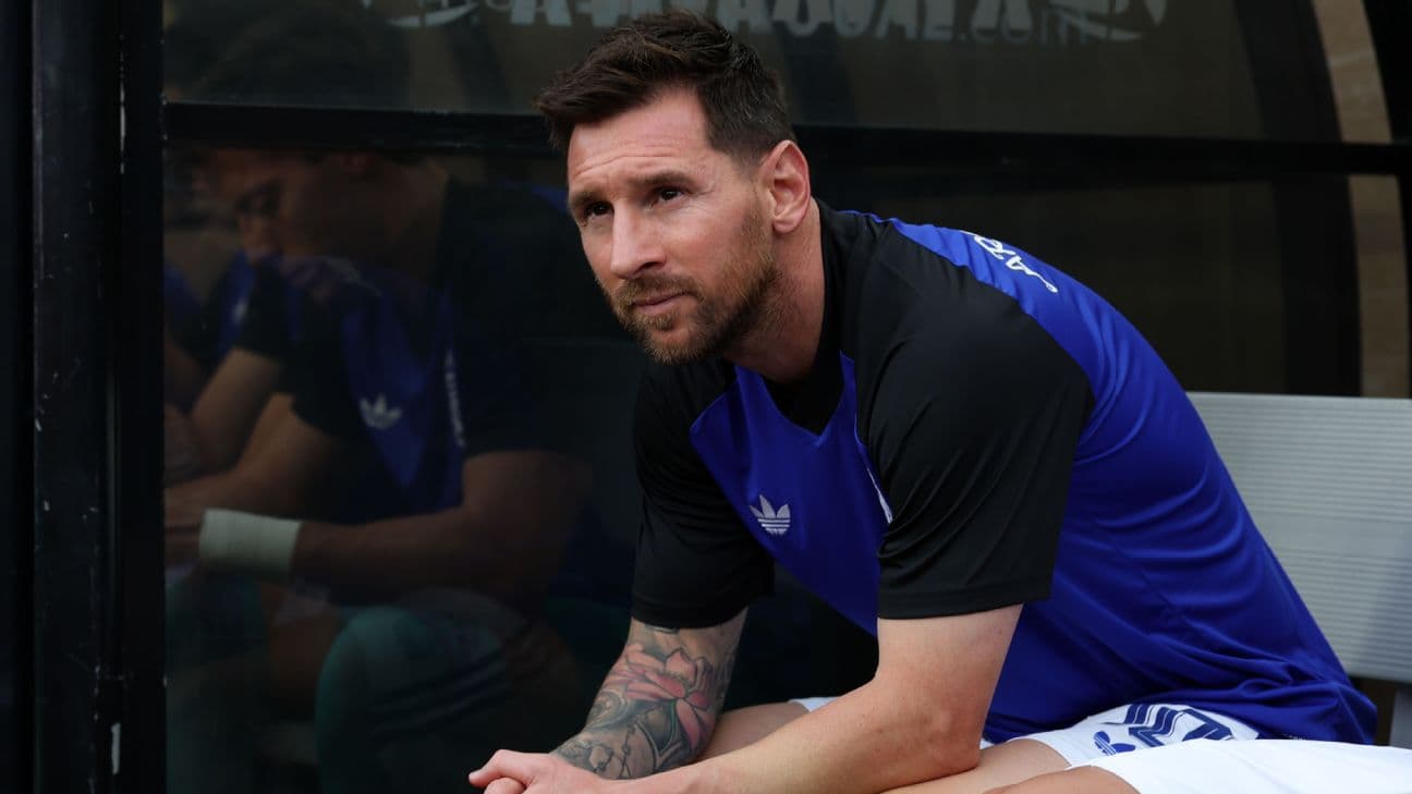 Messi bench Arg Honduras_260606 [1296x729]